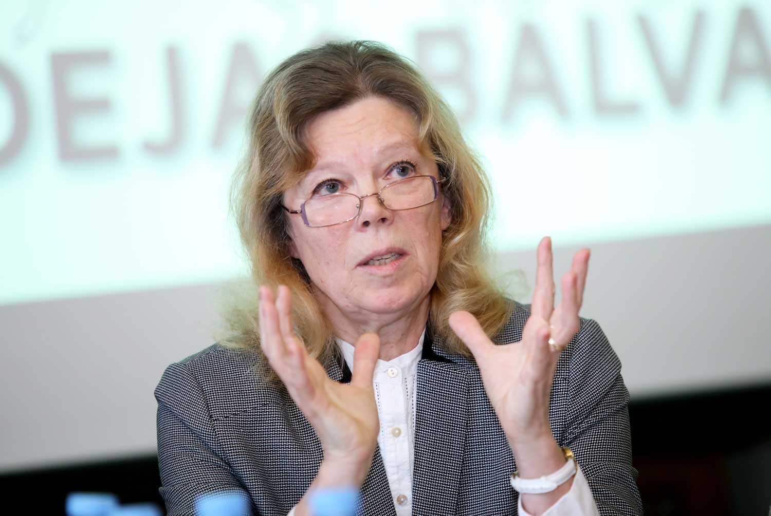 Gunta Bāliņa pasākumā, kurā tiek nosaukti pirmās Dejas balvas pretendenti. Rīga, 2019. gads.