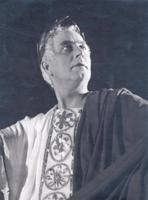 Eduards Smiļģis titullomā Viljama Šekspīra lugas "Jūlijs Cēzars" iestudējumā. 1934. gads.