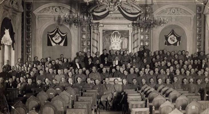 Lāčplēša Kara ordeņa kavalieri Satversmes sapulces namā. 11.11.1920.