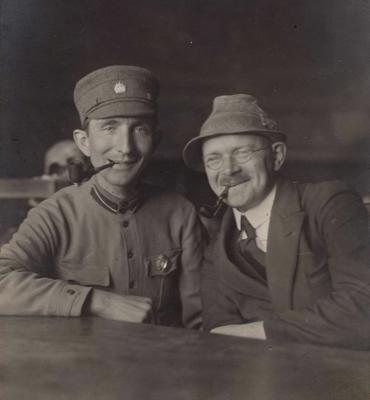 Kārlis Straubergs (no labās) un Ludvigs Šanteklērs. Rīga, 01.12.1919.