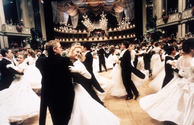 Pāri dejo valsi Vīnes Operas ballē. Austrija, 10.02.1994.