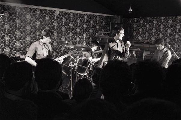Joy Division uzstāšanās jauniešu klubā. Lielbritānija, 14.03.1979.