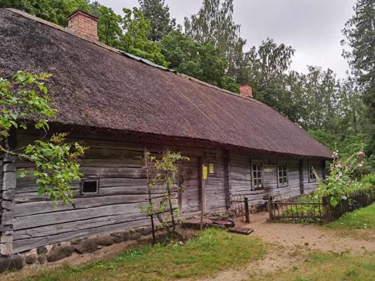 Dzīvojamā māja. Zemgale, celta 1770. gadā bijušā Jelgavas apriņķa Sīpeles pagasta "Vecķempjos" (tagadējā Dobeles novadā).