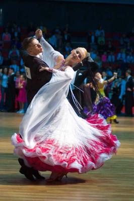 Pāris dejo valsi pasaules deju konkursā Dņepropetrovskā (no 2016. gada Dņipro). Ukraina, 2011. gads.