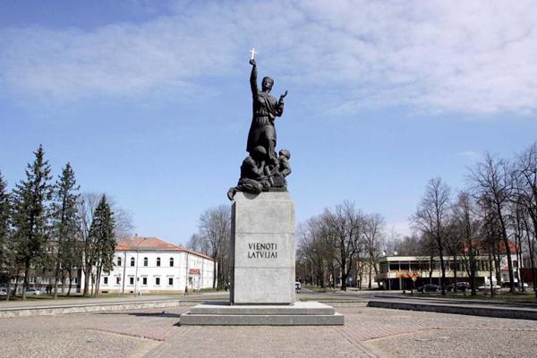 Latgales atbrīvošanas piemineklis "Vienoti Latvijai". Rēzekne, 22.04.2009.