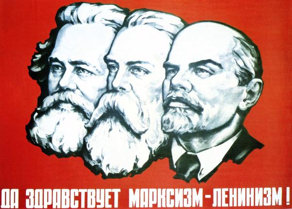 Plakāts ar Kārli Marksu, Frīdrihu Engelsu, Vladimiru Ļeņinu un saukli “Lai dzīvo marksisms–ļeņinisms!”. Maskava, 20. gs. 70. gadi.