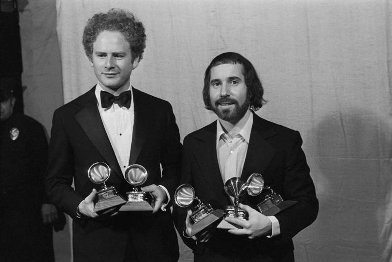 Ārts Garfunkels un Pols Saimons ar Grammy balvām. Holivuda, 16.03.1971.