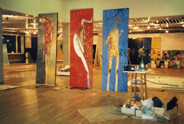 Sandras Krastiņas darbi akcijā "Maigās svārstības" izstāžu zālē "Latvija". 1990. gads.