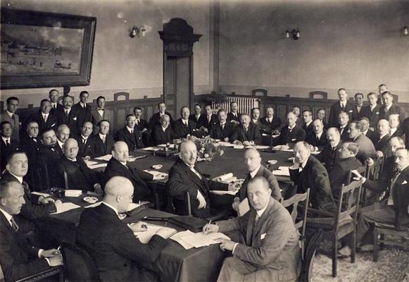 Lokarno līgumu izstrādes process Tiesu pilī Lokarno. Šveice, 16.10.1925.
