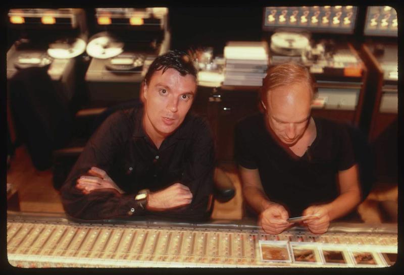 Deivids Bērns un producents Braiens Īno ierakstu studijā Meksikā. 1980. gads.