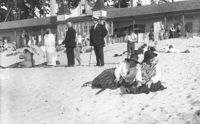 Atpūtnieki Majoru pludmalē. 1921. gads.
