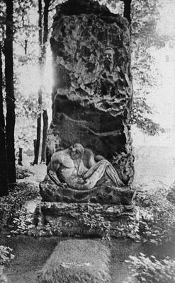 Andreja Pumpura kapa piemineklis Lielajos kapos Rīgā. 1929.–39. gads.