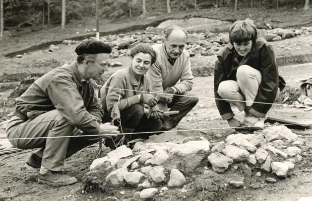 No kreisās pirmais: Vilhelms Holmkvists un trešais: Valdemārs Ģinters Helges (Helgö) salā Zviedrijā. 1964. gads.