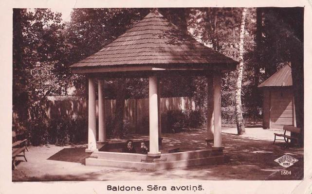 Baldones sēravota izteka–strūklaka "Ķirzaciņa" ar paviljonu. 20. gs. 30. gadi.