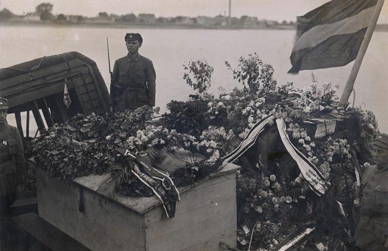 Pulkveža Oskara Kalpaka mirstīgo atlieku pārvešana uz Rīgu. Liepāja, 1919. gada septembra sākums.