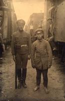 Sagūstīts Baltiešu landesvēra karavīrs ar Igaunijas armijas karavīru. 1919. gads.