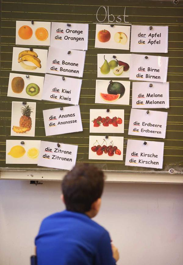 Imigrantu bērni apgūst vācu valodu pamatskolā Berlīnē. Vācija, 07.01.2016.