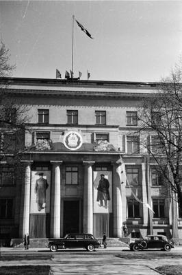 LPSR MP ēkas galvenā ieeja. Rīga, 1949. gads.