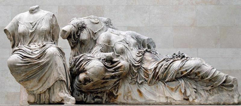 Hestijas, Diones un Afrodītes marmora figūras Partenona austrumu daļā Atēnu Akropolē, ap 432. g. p. m. ē.; Britu muzejā (British Museum) Londonā.