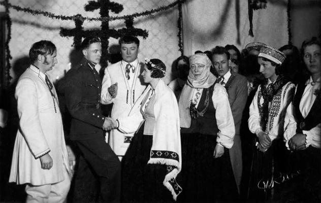 Dievtura Osvalda Kreicera kāzas, līdzinātājs Ernests Brastiņš (trešais no kreisās).