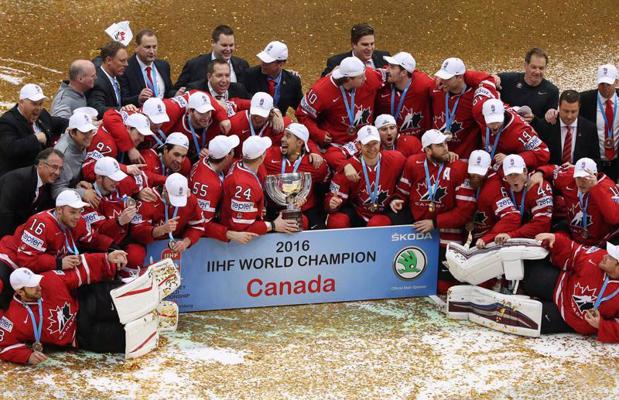 Kanādas hokeja izlase pēc uzvaras 2016. gada pasaules čempionātā. Maskava, 22.05.2016.