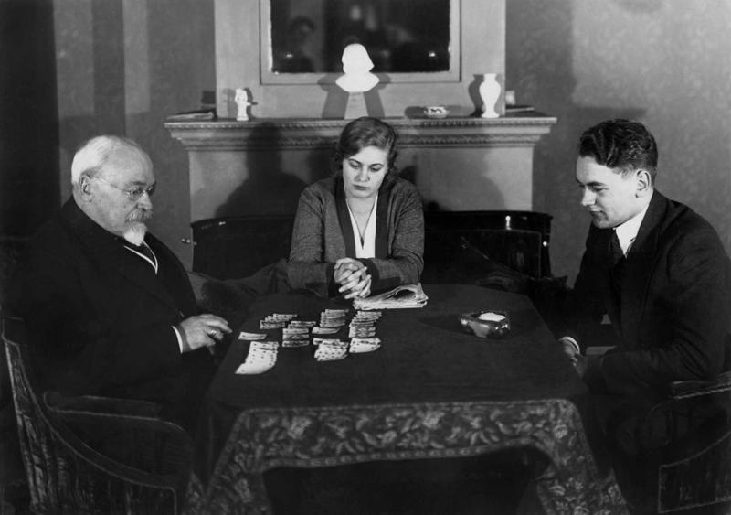 Gustavs Zemgals ar dēlu Paulu un meitu Annu. 1930. gads.