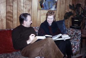Gunars Saliņš un Ilze Šķipsna Saliņu mājās Glenridžā. Ņujorka, ASV, 20. gs. 60. gadi.