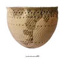 2. attēls. Rekonstruēts ķemmes keramikas pods (Līčagala apmetne, Latvija).