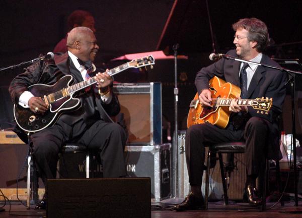 B. B. Kings un Ēriks Kleptons koncertā Blowin' the Blues Away. Apollo teātris (Apollo Theater), Ņujorka. 2003. gads.