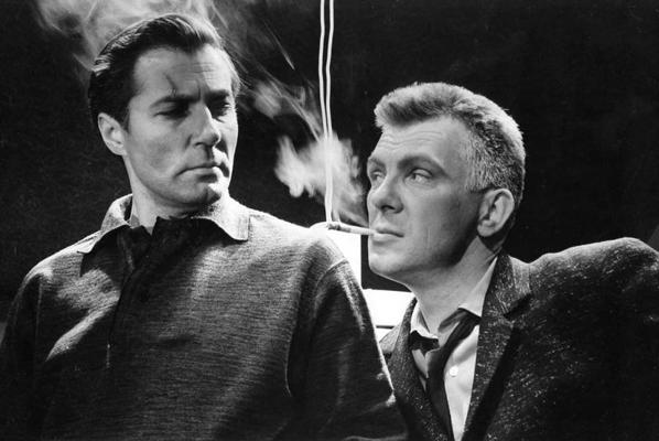 No kreisās: Harijs Liepiņš (Jānis Kalniņš) un Eduards Pāvuls (Ričards Zanders) filmā "Akmens un šķembas (Es visu atceros, Ričard!)". 1966. gads.