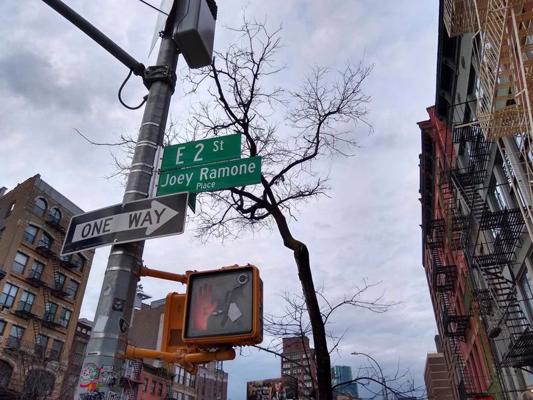 Džoja Ramona piemiņas vieta netālu no CBGB atrašanās vietas. Ņujorka, 03.2019.