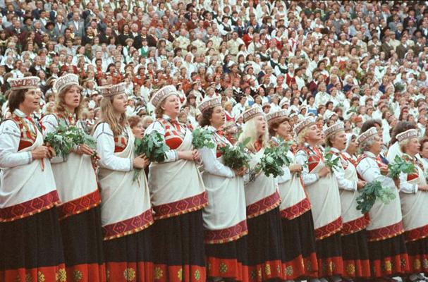 XIX Vispārējo latviešu dziesmu un IX Deju svētku kopkoris. Rīga, 1985. gads.