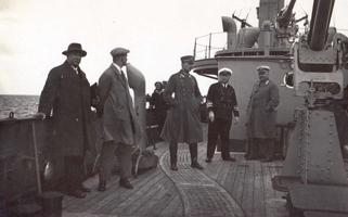 Latvijas armijas komandieris ģenerālis Mārtiņš Peniķis viesojas uz Kara flotes flagkuģa “Virsaitis”. 1928.–29. gads.