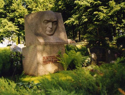 Antona Rupaiņa kapavieta Bērzgales kapsētā. 1997. gads.