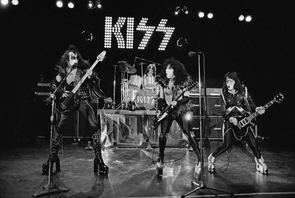 Kiss koncertalbuma Alive! ieraksta laikā. Detroita, ASV, 16.05.1975. 