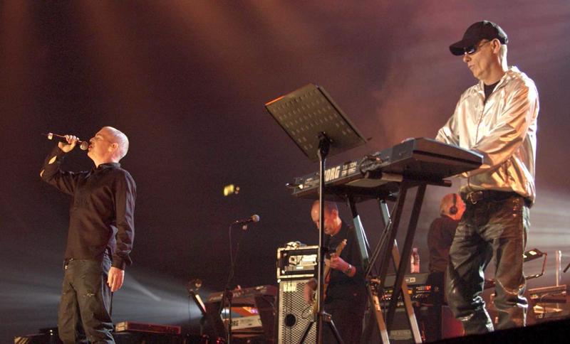 Pet Shop Boys producenta Trevora Horna profesionālās darbības 25. jubilejas koncertā Slaves to the Rhythm Vemblija arēnā. Londona, 11.11.2004.