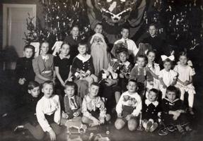 Studentu korporācijas "Tervetia" Ziemassvētku eglīte biedru bērniem un mazbērniem. 1937. gads.