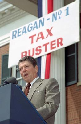 Prezidents Ronalds Reigans uzstājas mītiņā par nodokļu reformu. Tenesī, 1985. gads.