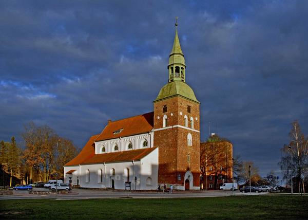 Sv. Sīmaņa baznīca Valmierā, pie kuras 1523. gadā ar savām uzrunām ļaudis uz nemieriem musinājis Melhiors Hofmans, spilgtākais Reformācijas radikālā virziena pārstāvis.