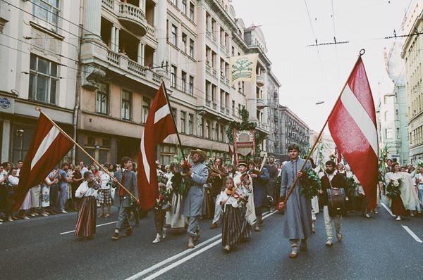 Starptautiskā folkloras festivāla “Baltica” atklāšanas gājiens Rīgā, 13.07.1988.