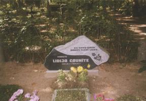 Lidijas Caunītes kapavieta. Liepupes kapi, Salacgrīvas novads, 1998. gads.