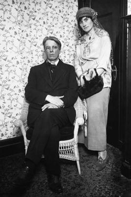 Viljams Batlers Jītss ar sievu Džordžiju. 20. gs. 20. gadi.