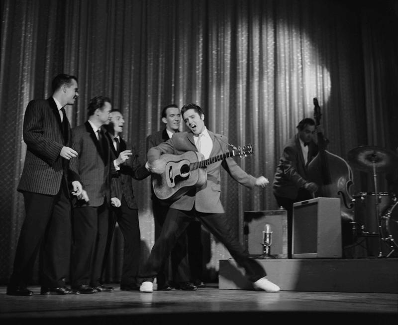 Elviss Preslijs uzstājas Eda Salivana (Ed Sullivan) šovā. Ņujorka, 28.10.1956.