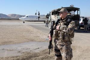 Latvijas kontingenta karavīrs Starptautisko drošības atbalsta spēku (ISAF) ietvaros Afganistānā. Meimana, 19.01.2015.