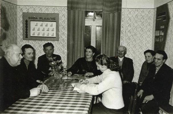 Kolhoza "Raņķi" valdes sēde ap 1964. gadu.