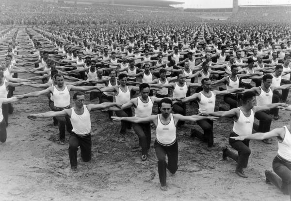 Sokol kustības biedri stadionā Prāgā. Čehoslovākija, ap 1935. gadu.