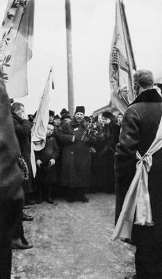Pērs Ēvinds Svīnhuvuds Helsinku dzelzceļa stacijā pēc atgriešanās no ieslodzījuma Sibīrijā, 03.1917.