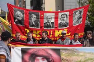Komunistu atbalstītāju manifestācija ar Kārļa Marksa, Frīdriha Engelsa, Vladimira Ļeņina, Josifa Staļina un Mao Dzeduna attēliem. Berlīne, Vācija, 01.05.2013.