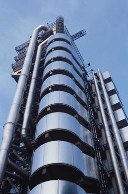 Ričarda Rodžersa un firmas Richard Rogers Partnership projektētā apdrošināšanas uzņēmuma Lloyd’s ēka Londonā. Anglija, ap 1990. gadu.