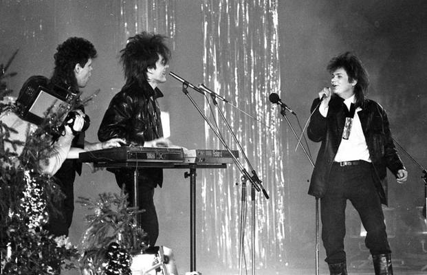 Grupa "Jumprava" izpilda Aigara Voitišķa dziesmu "Prom no pilsētas". Rīga, 1986. gads.